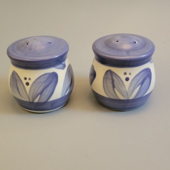Pfaltzgraff Other - Pfaltzgraff Villa Flora Blue & White Leaf Salt & Pepper Shaker Set